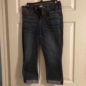Signature Levi’s Cropped Jean